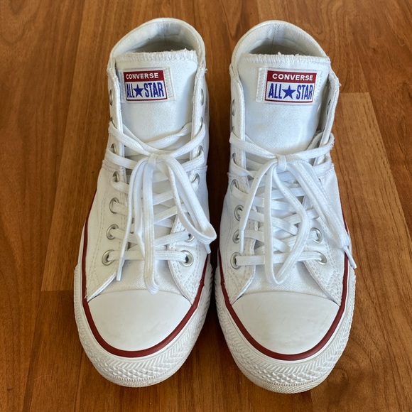 ❤️ Converse White Canvas Size 9.5 Sneakers Box included - Picture 1 of 14